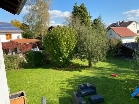 Frisch gemähter Rasen nach einem Pflegetermin
